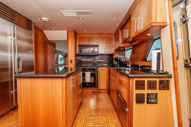 Slide: The Image of Hatteras 72 Motor Yacht 2008 - 33