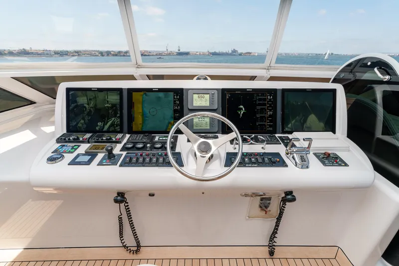 Slide: The Image of Hatteras 72 Motor Yacht 2008 - 16