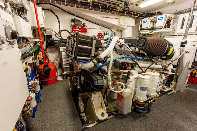 Slide: The Image of Hatteras 72 Motor Yacht 2008 - 66