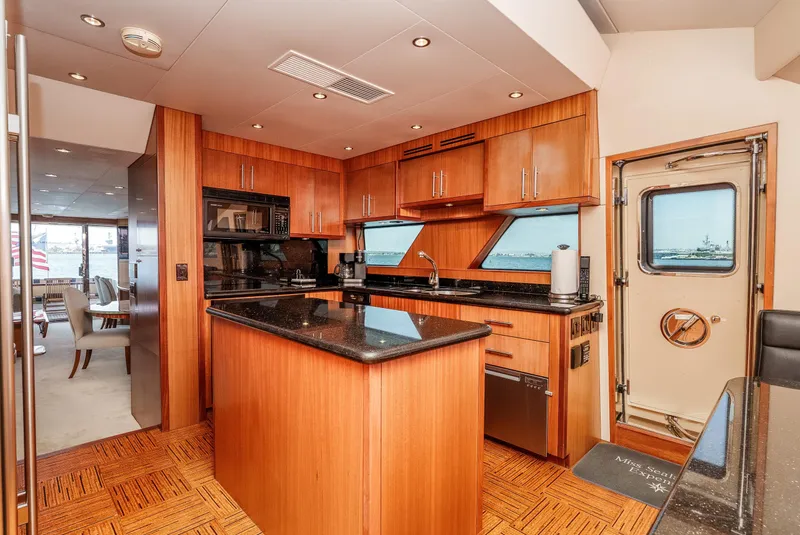 Slide: The Image of Hatteras 72 Motor Yacht 2008 - 31