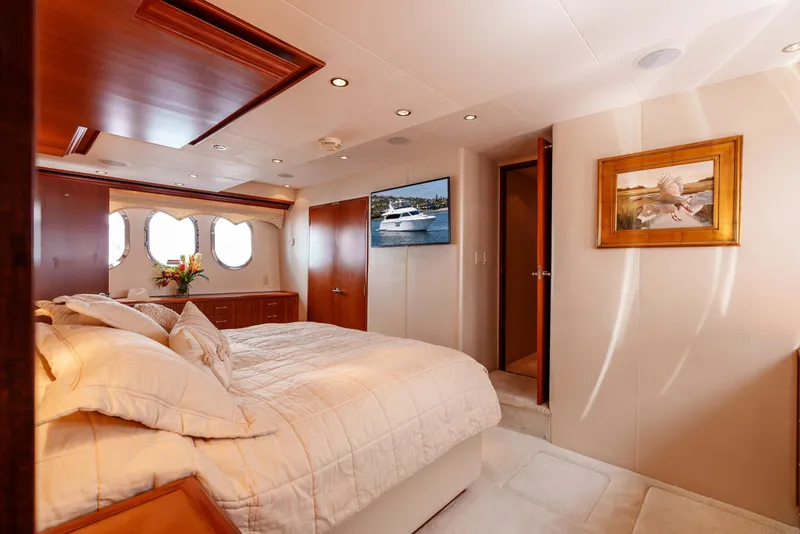 Slide: The Image of Hatteras 72 Motor Yacht 2008 - 39