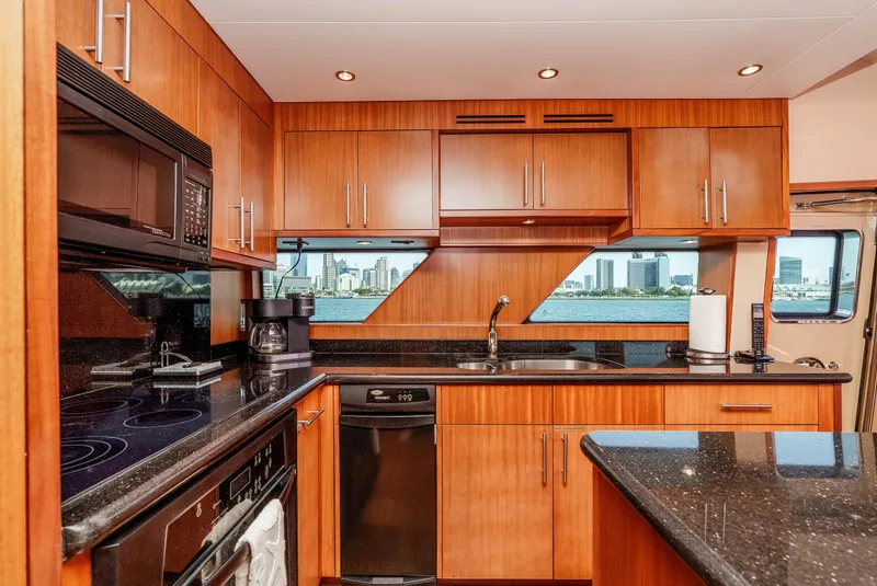 Slide: The Image of Hatteras 72 Motor Yacht 2008 - 30