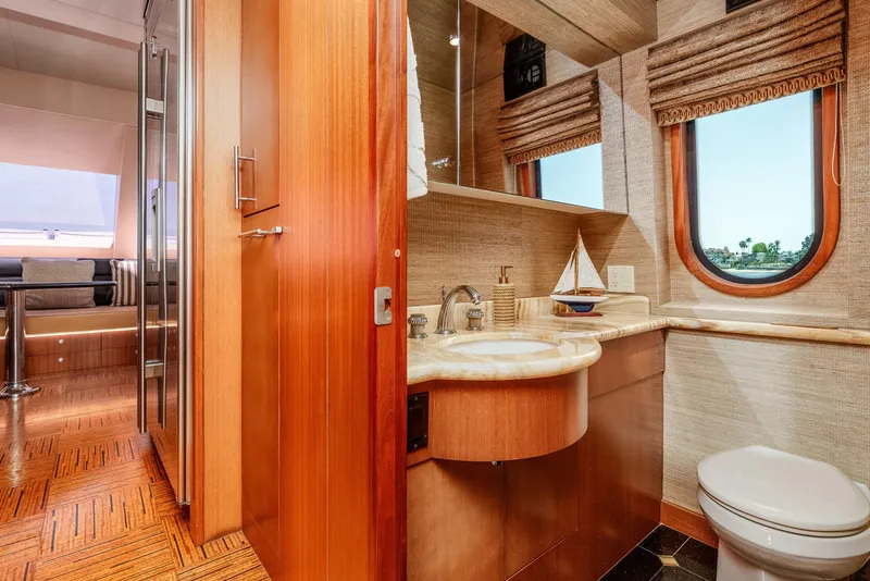 Slide: The Image of Hatteras 72 Motor Yacht 2008 - 28