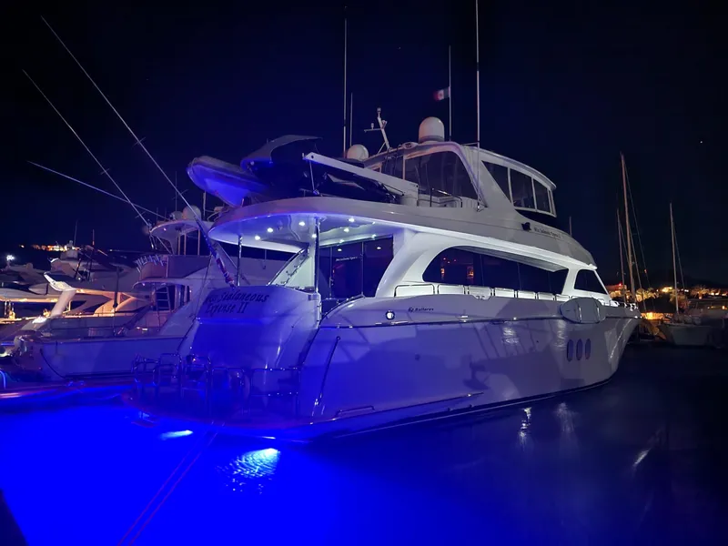 Slide: The Image of Hatteras 72 Motor Yacht 2008 - 60