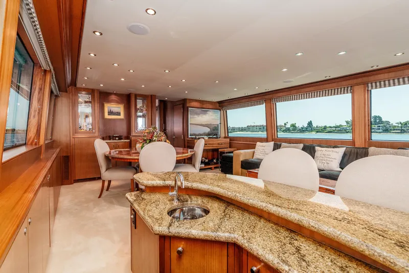 Slide: The Image of Hatteras 72 Motor Yacht 2008 - 24