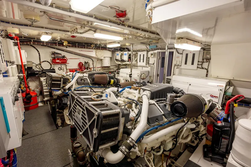 Slide: The Image of Hatteras 72 Motor Yacht 2008 - 68