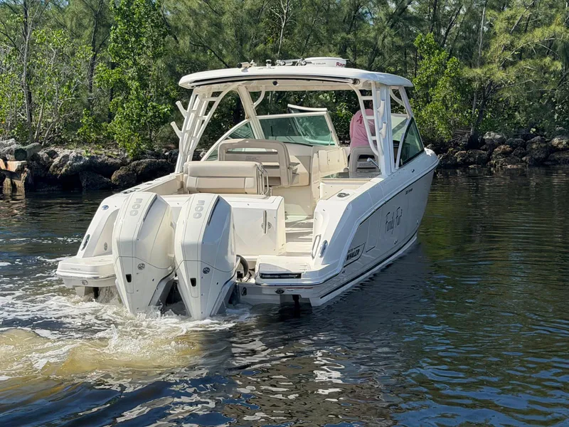 Slide: The Image of Boston Whaler 320 VANTAGE 2021 - 10