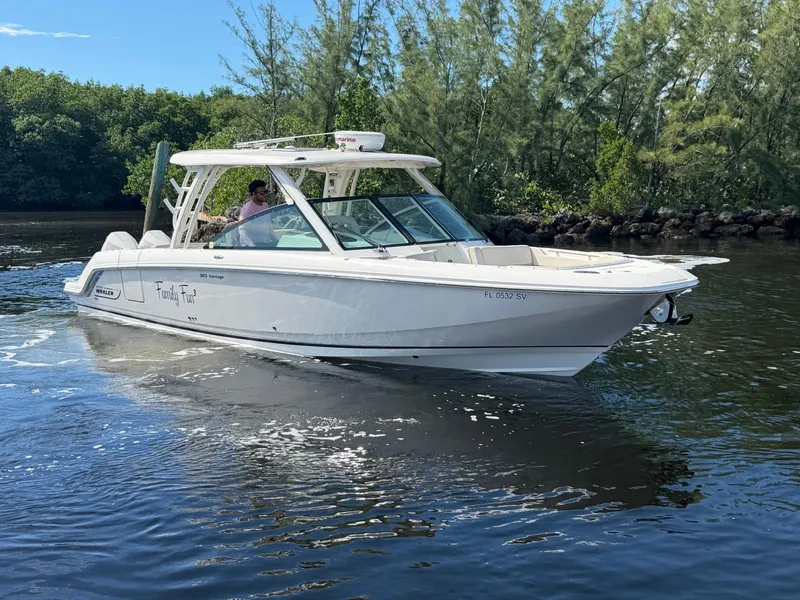 Slide: The Image of Boston Whaler 320 VANTAGE 2021 - 6