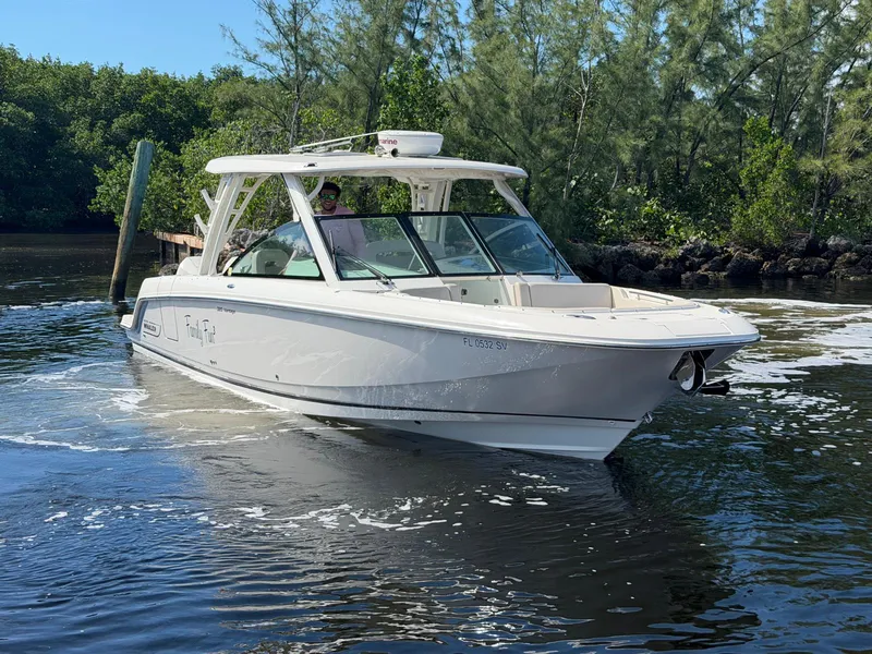 Slide: The Image of Boston Whaler 320 VANTAGE 2021 - 5