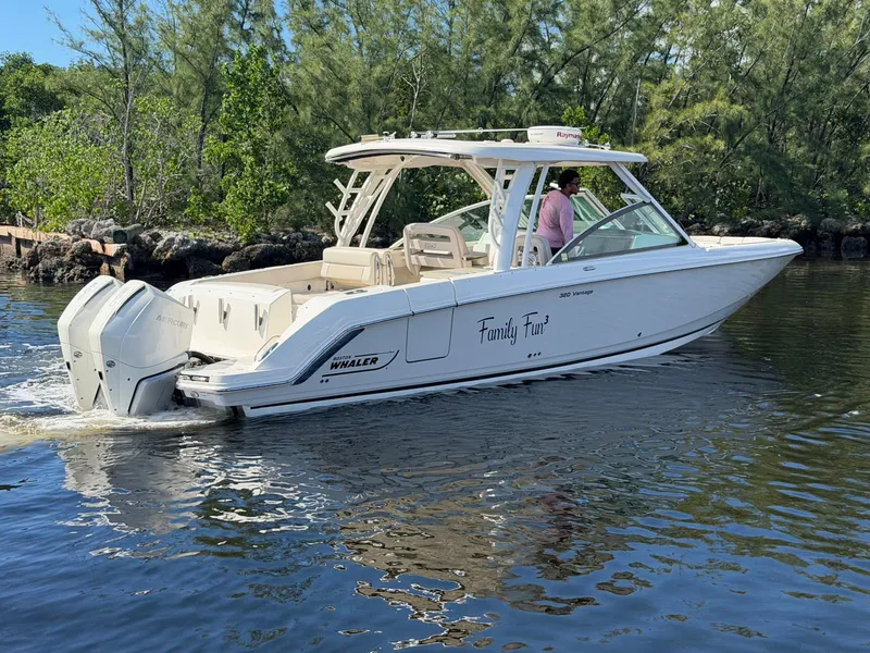 Slide: The Image of Boston Whaler 320 VANTAGE 2021 - 8