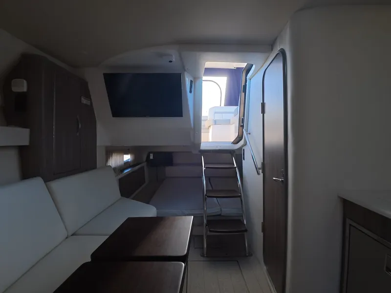 Slide: The Image of Regal 33 XO 2022 - 26