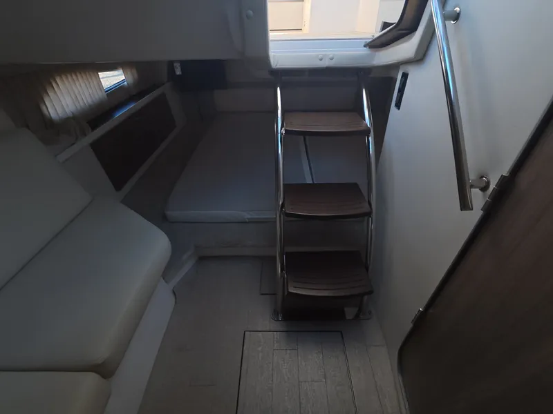 Slide: The Image of Regal 33 XO 2022 - 22