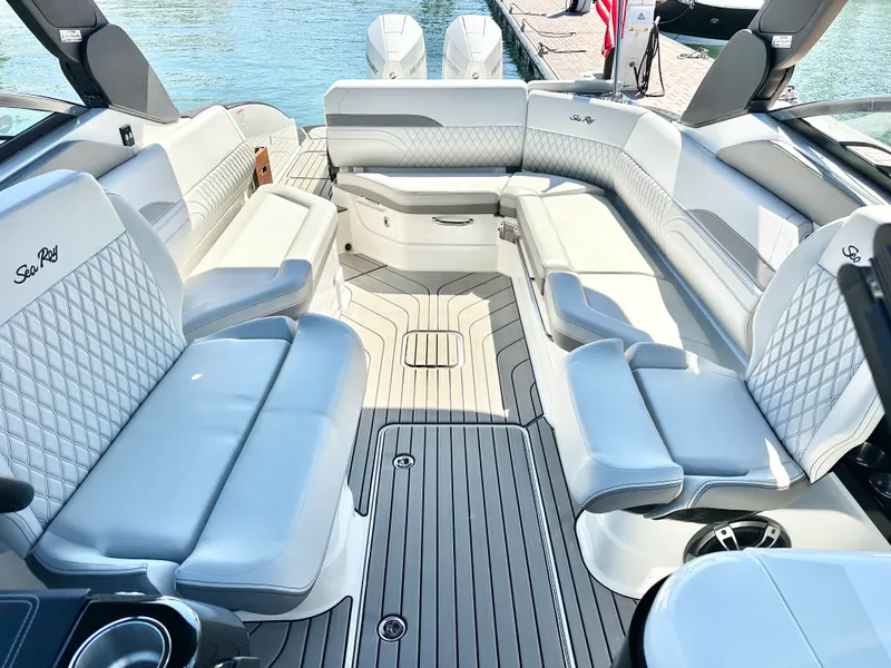 Slide: The Image of Sea Ray SLX 280 OUTBOARD 2025 - 15