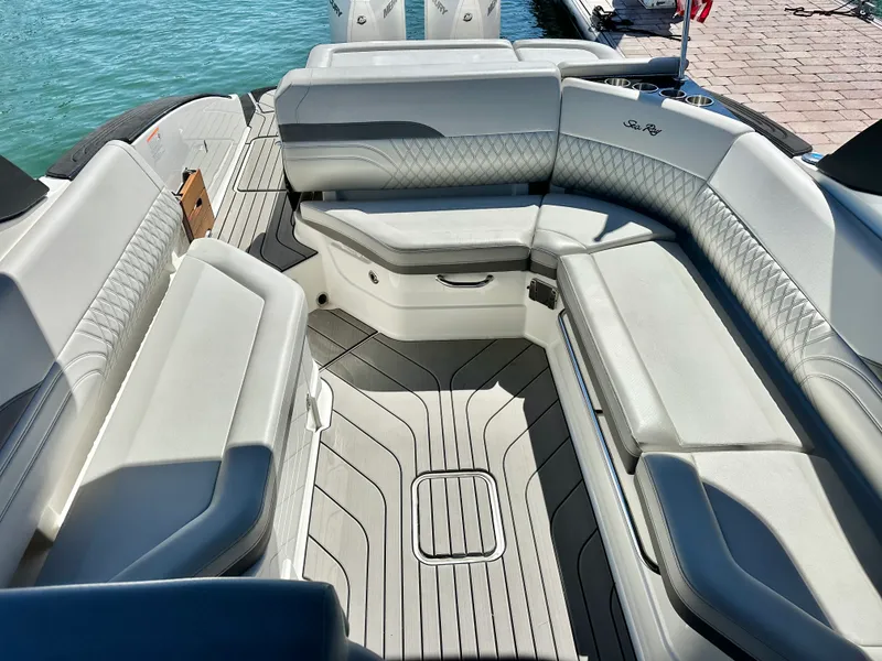 Slide: The Image of Sea Ray SLX 280 OUTBOARD 2025 - 25