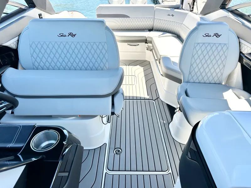 Slide: The Image of Sea Ray SLX 280 OUTBOARD 2025 - 20