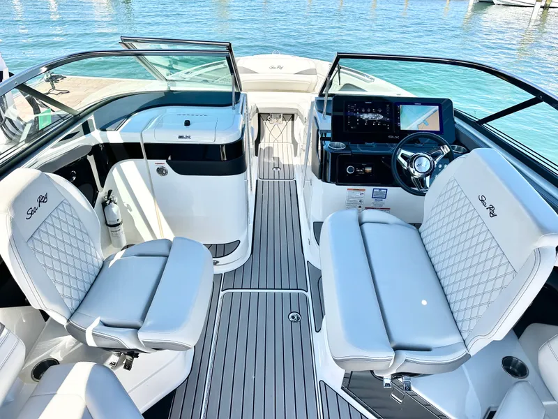 Slide: The Image of Sea Ray SLX 280 OUTBOARD 2025 - 14