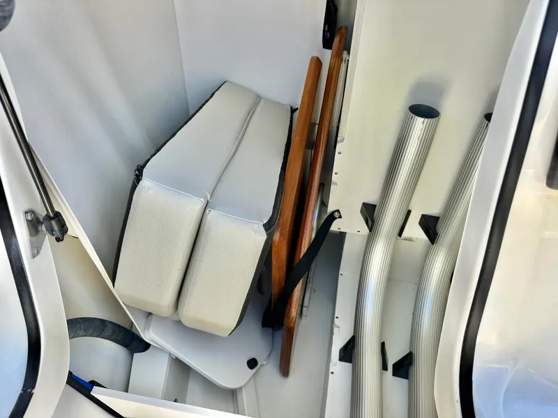 Slide: The Image of Sea Ray SLX 280 OUTBOARD 2025 - 30