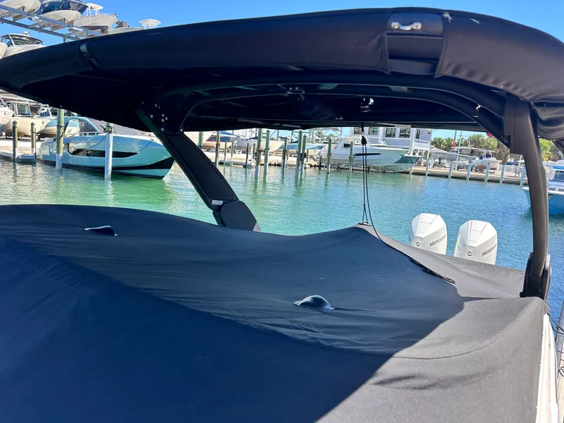 Slide: The Image of Sea Ray SLX 280 OUTBOARD 2025 - 33