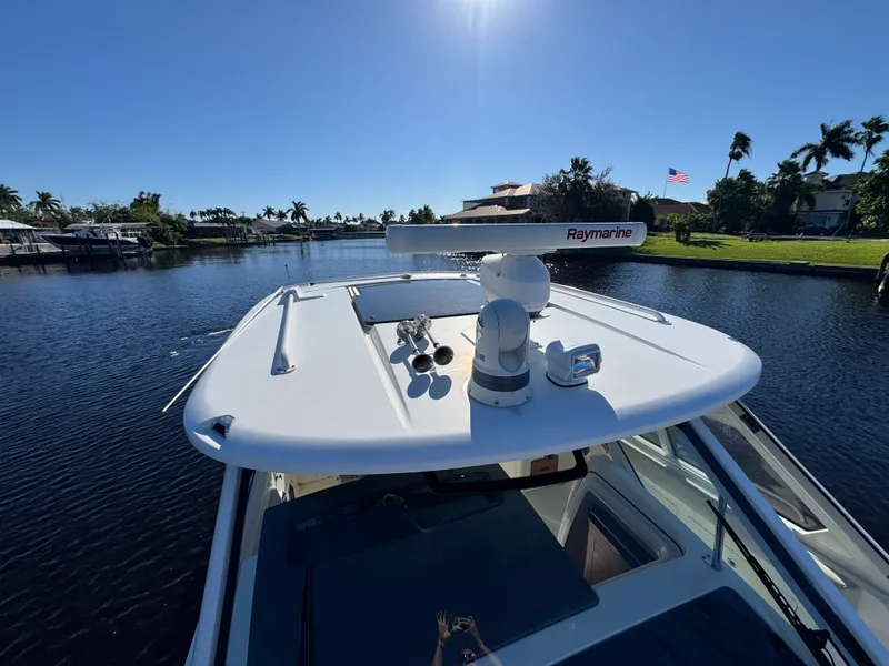Slide: The Image of Boston Whaler 380 REALM 2022 - 21
