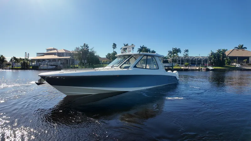 Slide: The Image of Boston Whaler 380 REALM 2022 - 3