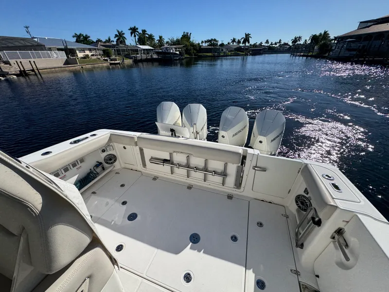 Slide: The Image of Boston Whaler 380 REALM 2022 - 5