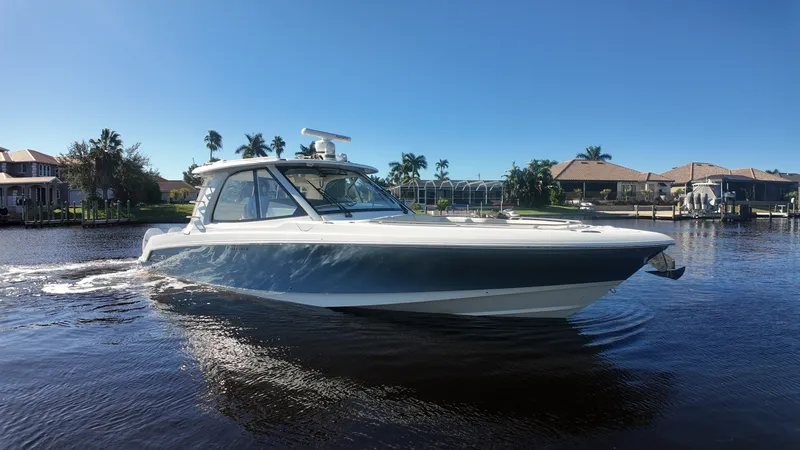 Slide: The Image of Boston Whaler 380 REALM 2022 - 23