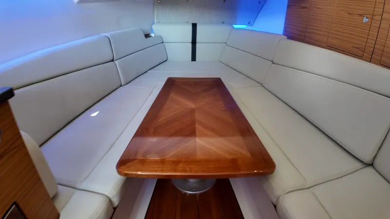 Slide: The Image of Boston Whaler 380 REALM 2022 - 16