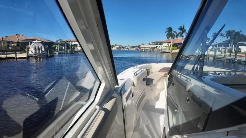 Slide: The Image of Boston Whaler 380 REALM 2022 - 18