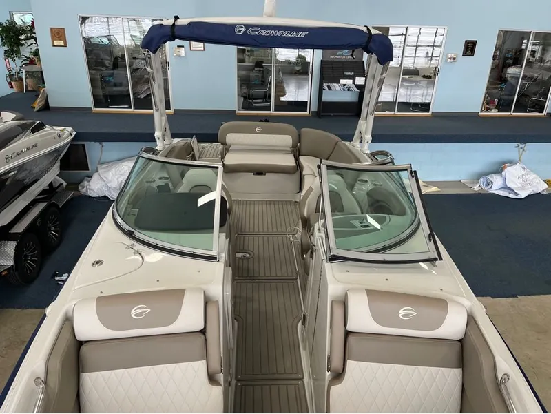 Slide: The Image of Crownline Boats E275 2024 - 15