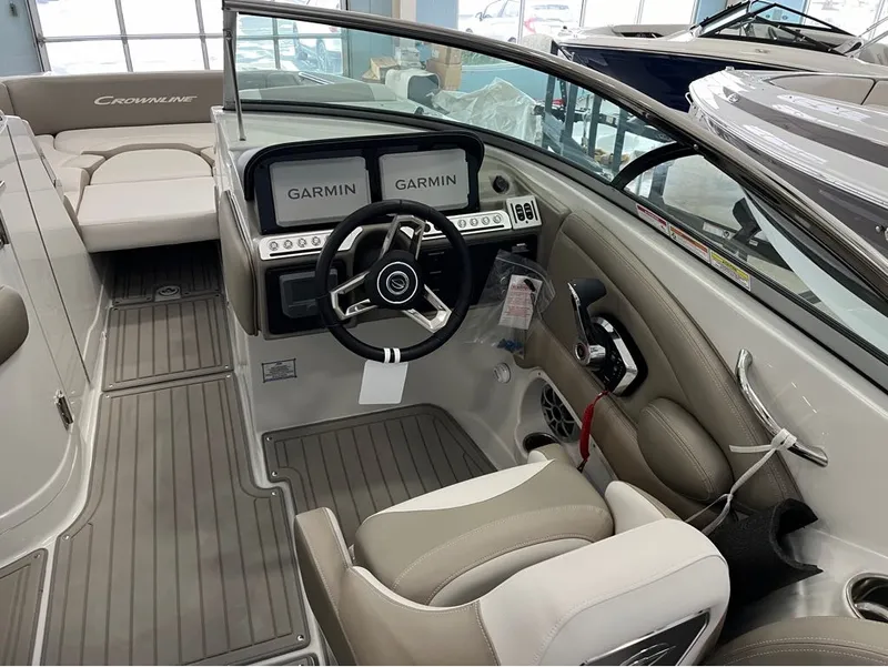 Slide: The Image of Crownline Boats E275 2024 - 5