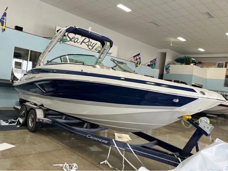 Slide: The Image of Crownline Boats E275 2024 - 7