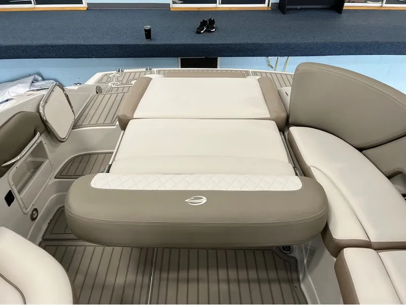 Slide: The Image of Crownline Boats E275 2024 - 17