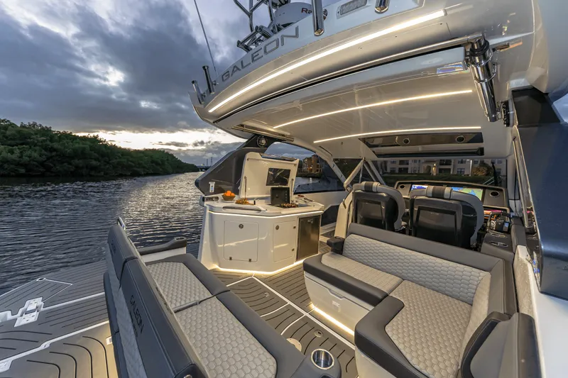 Slide: The Image of Galeon 335 GTO 2026 - 95
