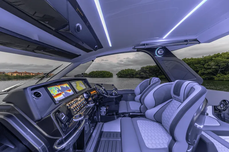 Slide: The Image of Galeon 335 GTO 2026 - 100