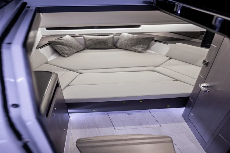 Slide: The Image of Galeon 335 GTO 2026 - 45