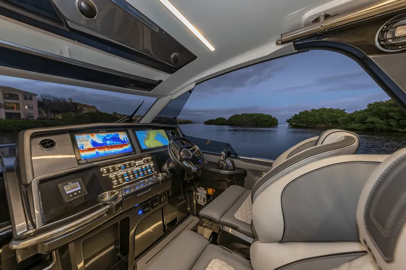 Slide: The Image of Galeon 335 GTO 2026 - 98