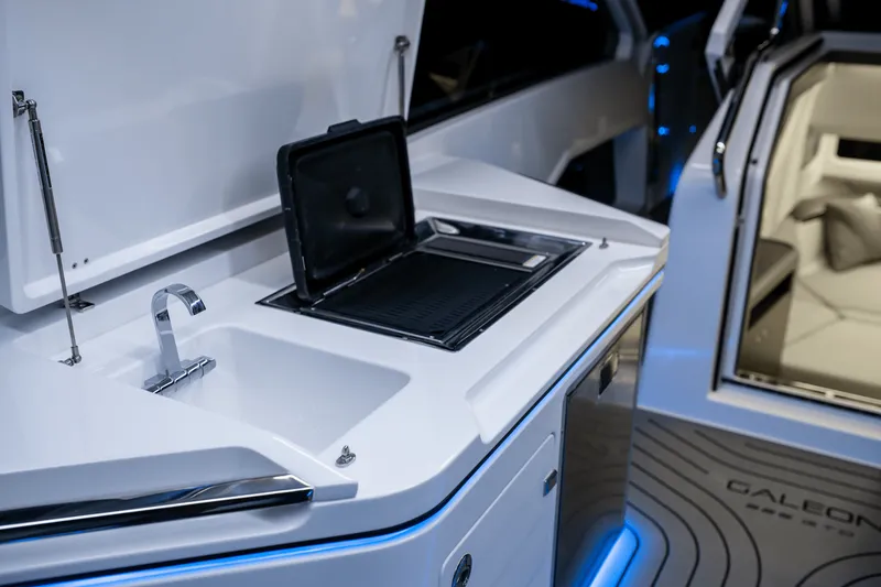 Slide: The Image of Galeon 335 GTO 2026 - 59