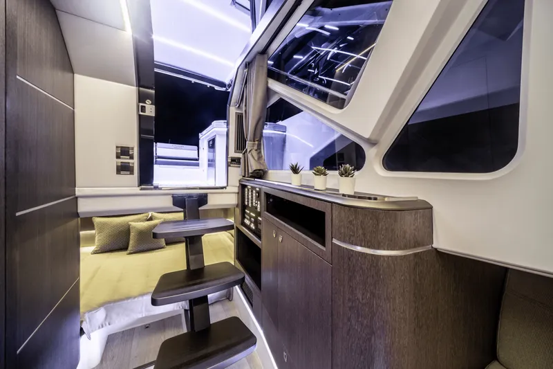 Slide: The Image of Galeon 335 GTO 2026 - 19