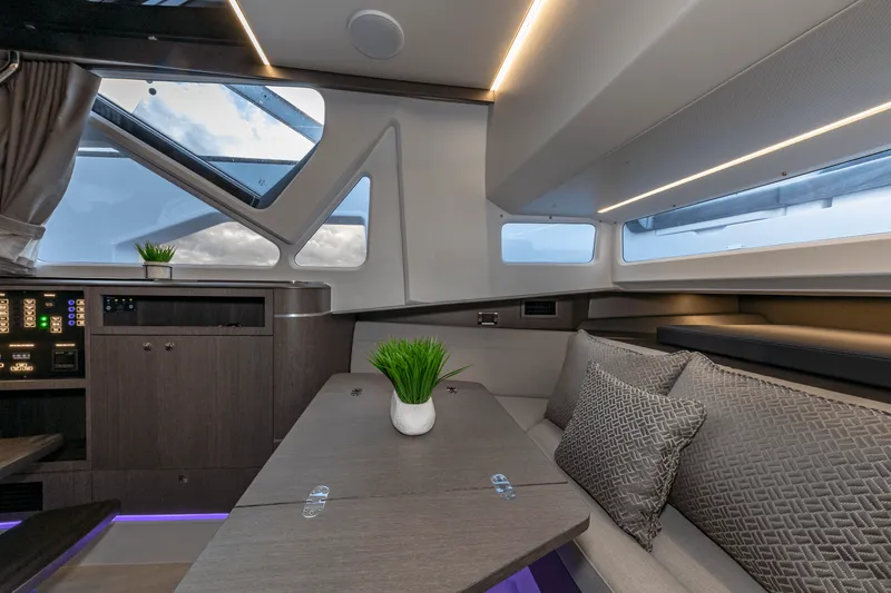 Slide: The Image of Galeon 335 GTO 2026 - 89