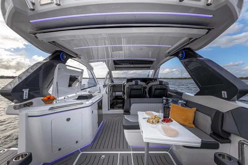 Slide: The Image of Galeon 335 GTO 2026 - 106