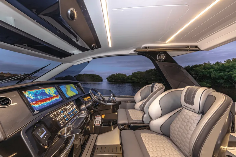 Slide: The Image of Galeon 335 GTO 2026 - 99