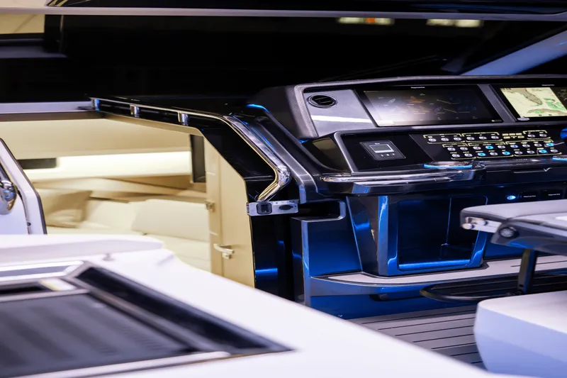 Slide: The Image of Galeon 335 GTO 2026 - 62
