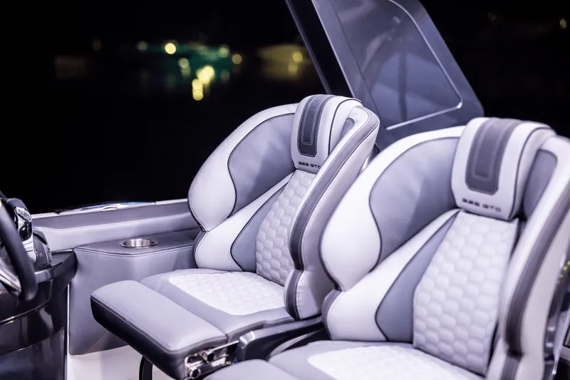 Slide: The Image of Galeon 335 GTO 2026 - 33