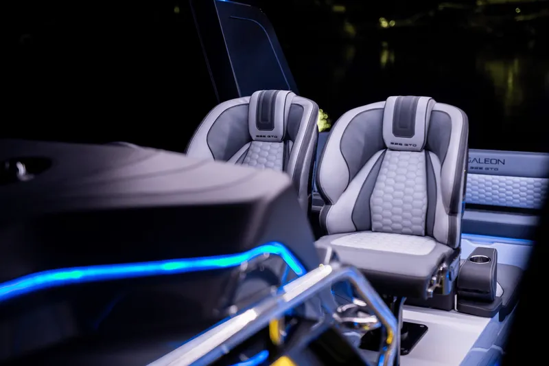 Slide: The Image of Galeon 335 GTO 2026 - 66