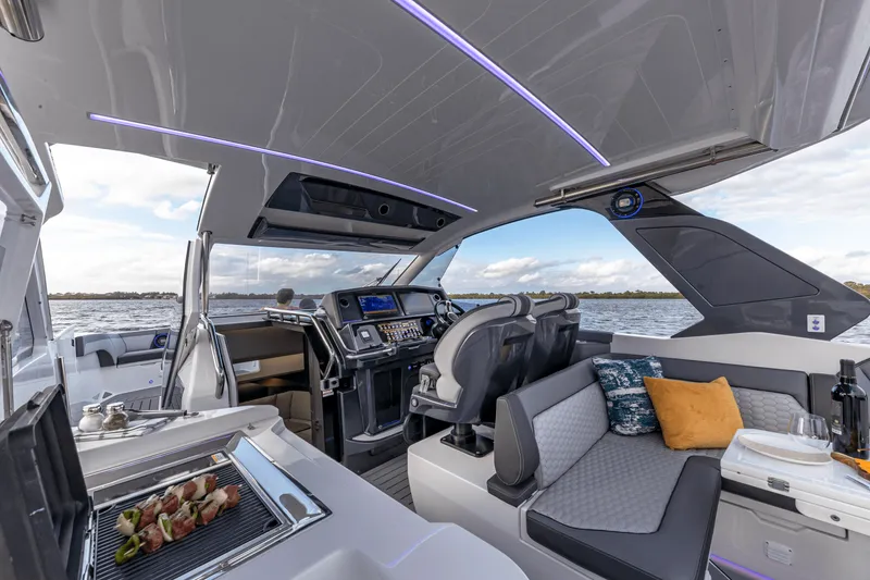Slide: The Image of Galeon 335 GTO 2026 - 109