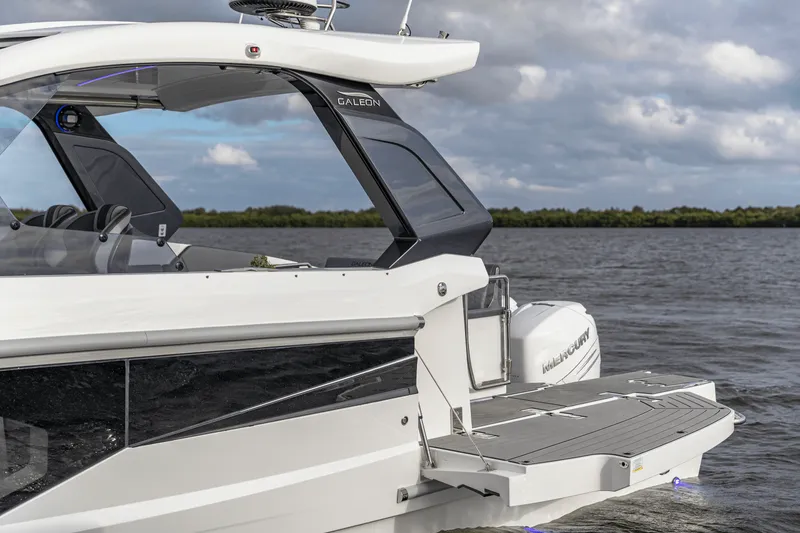 Slide: The Image of Galeon 335 GTO 2026 - 104
