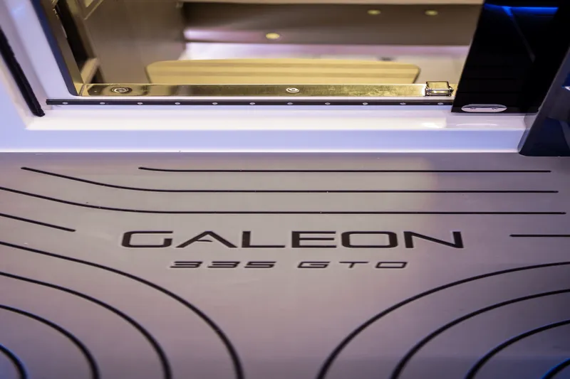 Slide: The Image of Galeon 335 GTO 2026 - 81