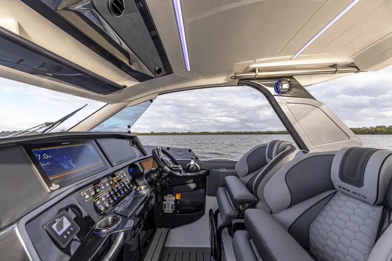 Slide: The Image of Galeon 335 GTO 2026 - 119