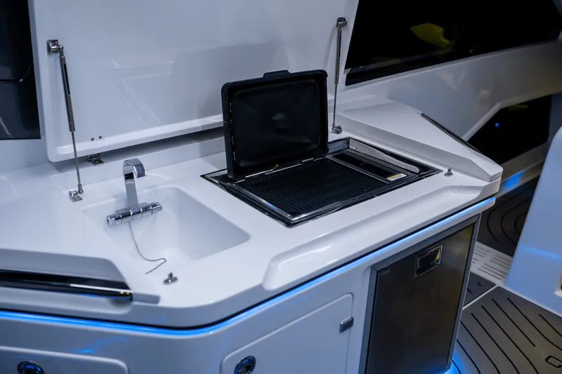 Slide: The Image of Galeon 335 GTO 2026 - 58