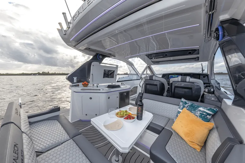 Slide: The Image of Galeon 335 GTO 2026 - 107